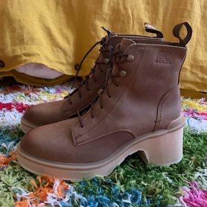 Sorel’s Women’s Hi-line Heel Lace Up Boot. Women’s 8.5.